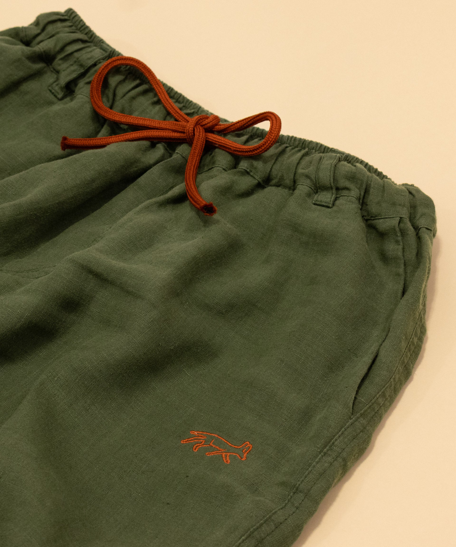 Joshua Tree - Men's Breathable Hemp Trail Pants in Olivine (Green) (close up)