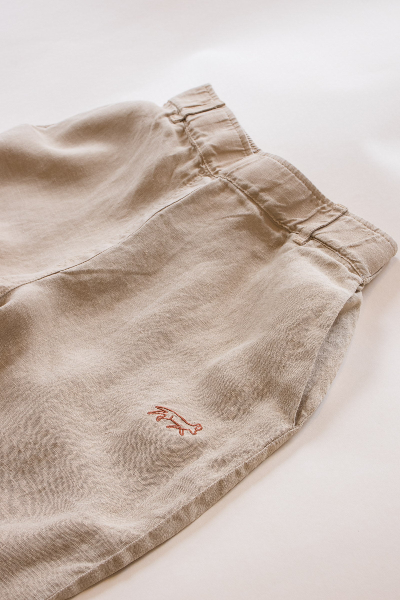 Joshua Tree - Women's Breathable Hemp Trail Pants in Sandstone (Tan) (close up)