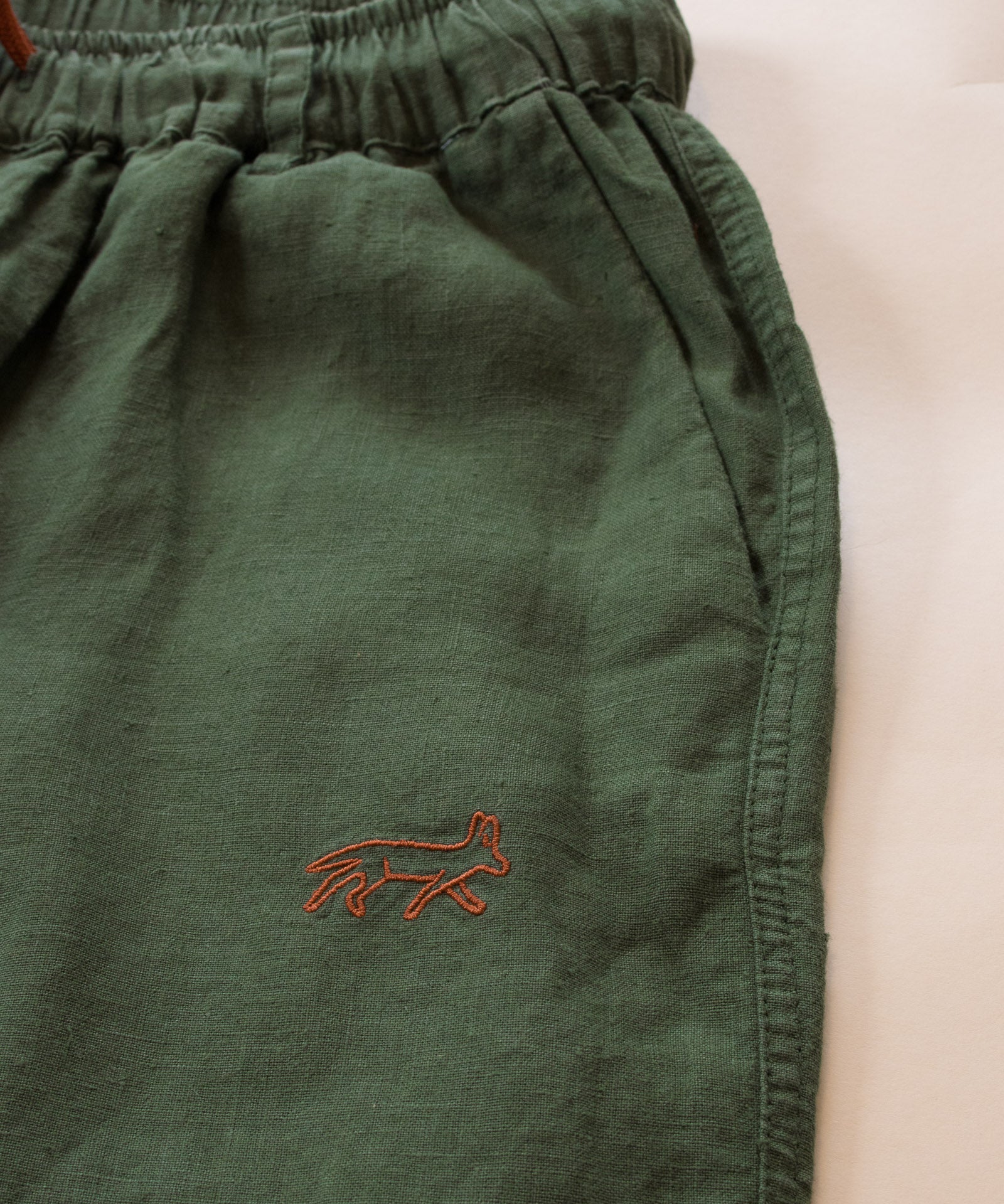 Joshua Tree - Women's Breathable Hemp Trail Pants in Olivine (Green) (close up)